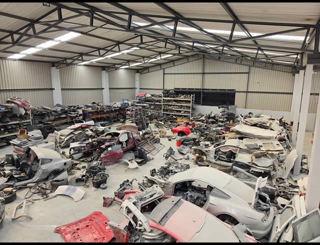 1,214M² WAREHOUSE TO LET IN COSMO BUSINESS PARK